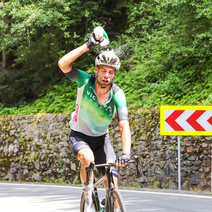Flüssigkeitsbedarf beim Rennradfahren: So viel musst Du wirklich trinken